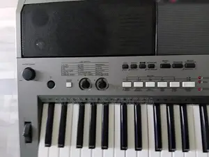 Yamaha PSR E443 Keyboard