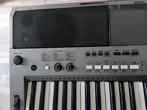 Yamaha PSR E443 Keyboard
