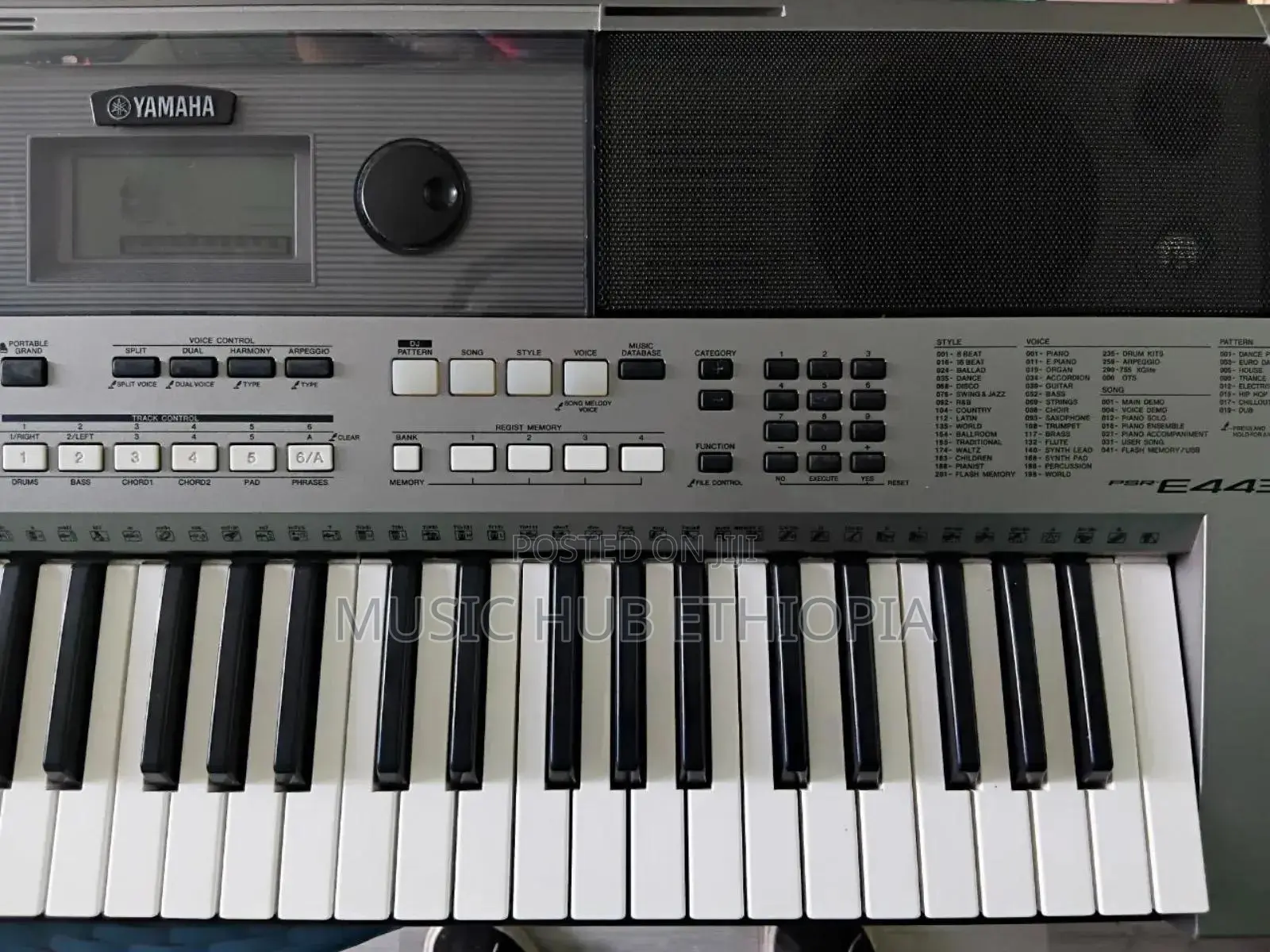 Yamaha PSR E443 Keyboard