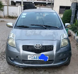 Photo - Toyota Yaris 2006 Silver