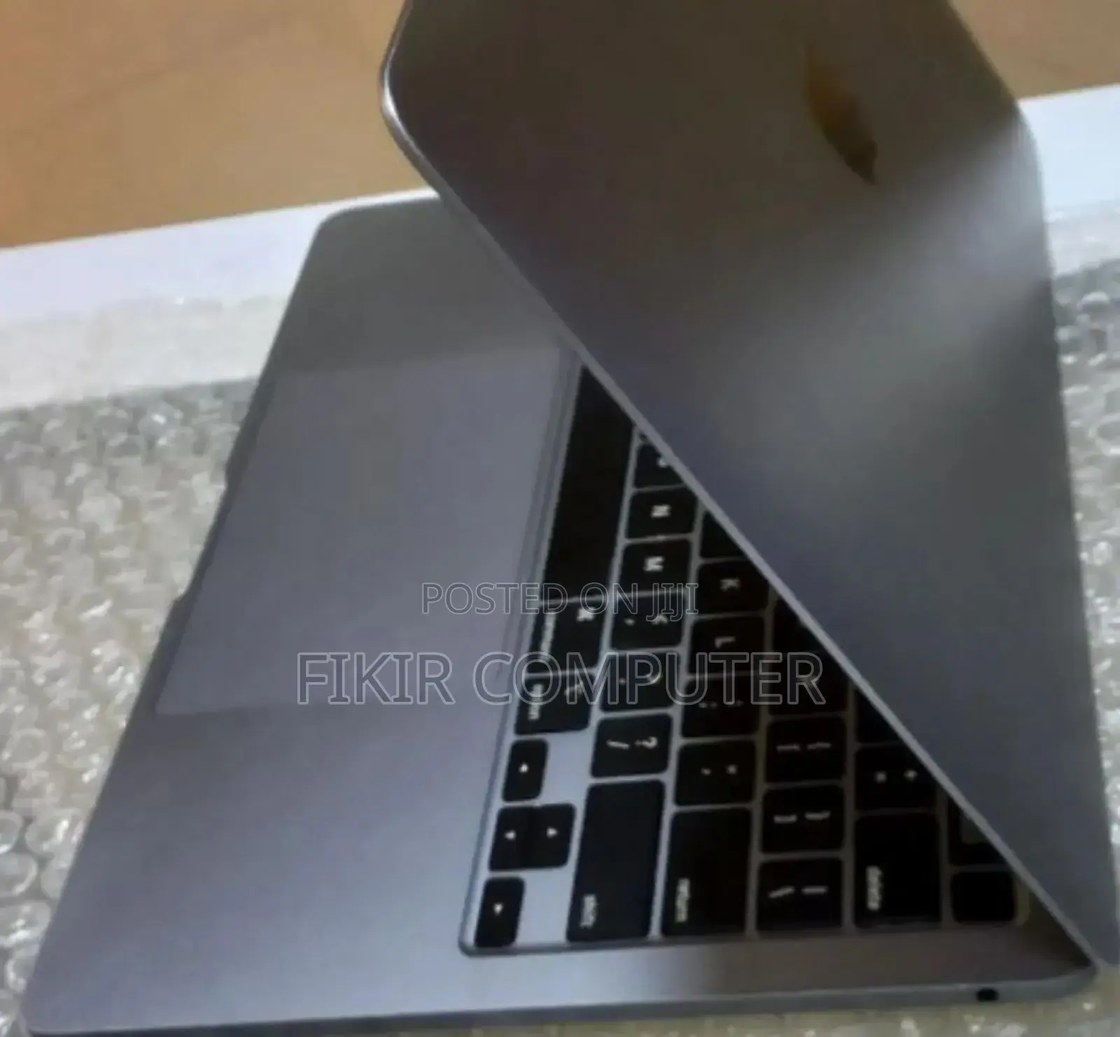 New Laptop Apple MacBook Pro 2020 M1 8GB Apple M1 Pro SSD 256GB