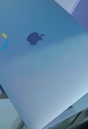 New Laptop Apple MacBook Pro 2022 M2 8GB Apple M2 SSD 256GB