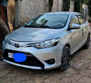 Photo - Toyota Yaris 2014 Silver