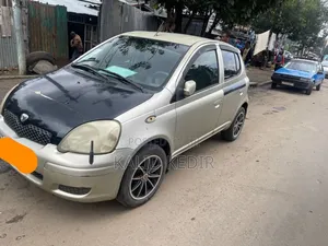 Toyota Vitz 2002 Silver