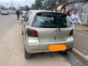 Toyota Vitz 2002 Silver