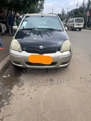 Toyota Vitz 2002 Silver