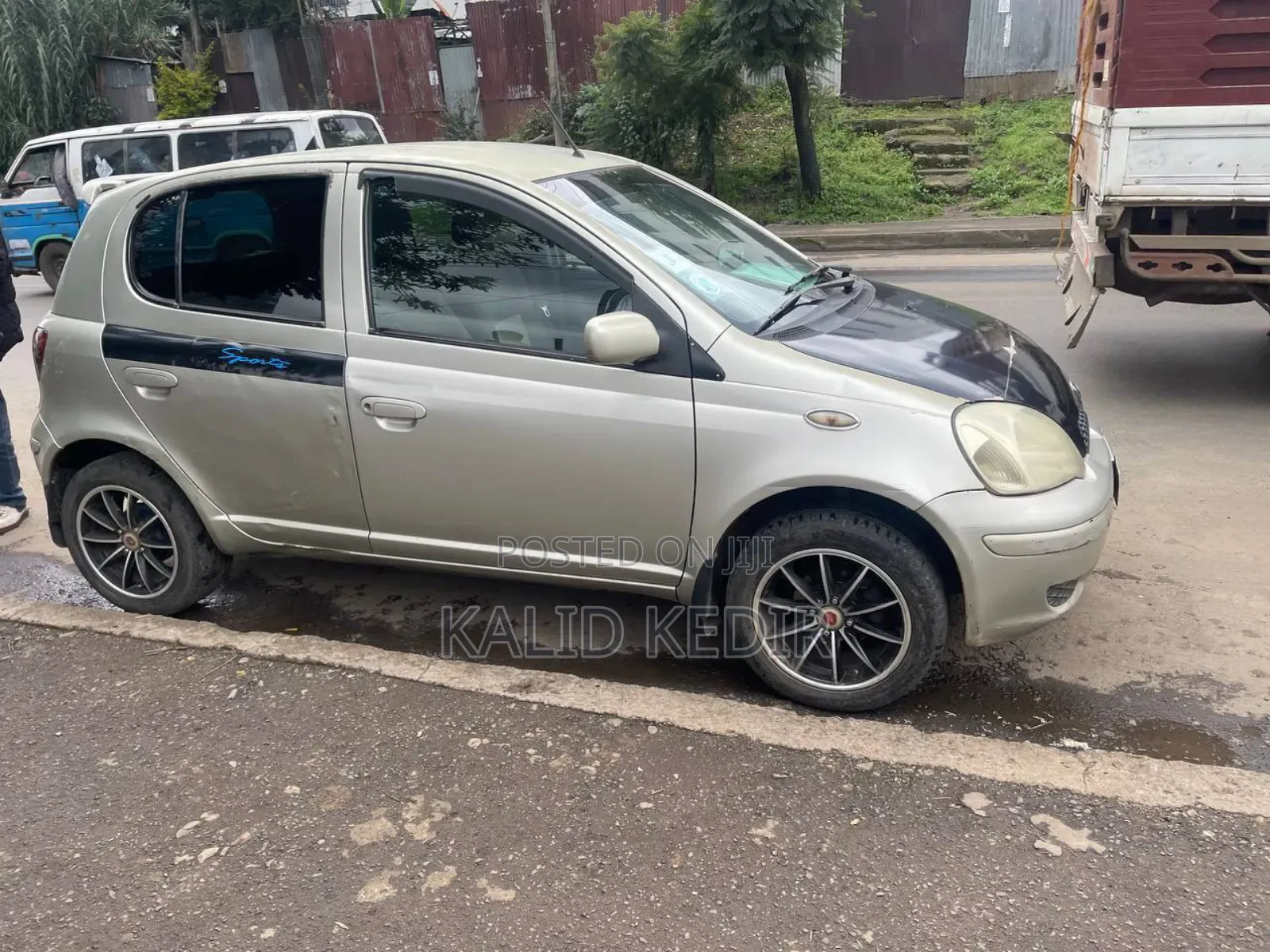 Toyota Vitz 2002 Silver