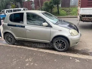 Toyota Vitz 2002 Silver