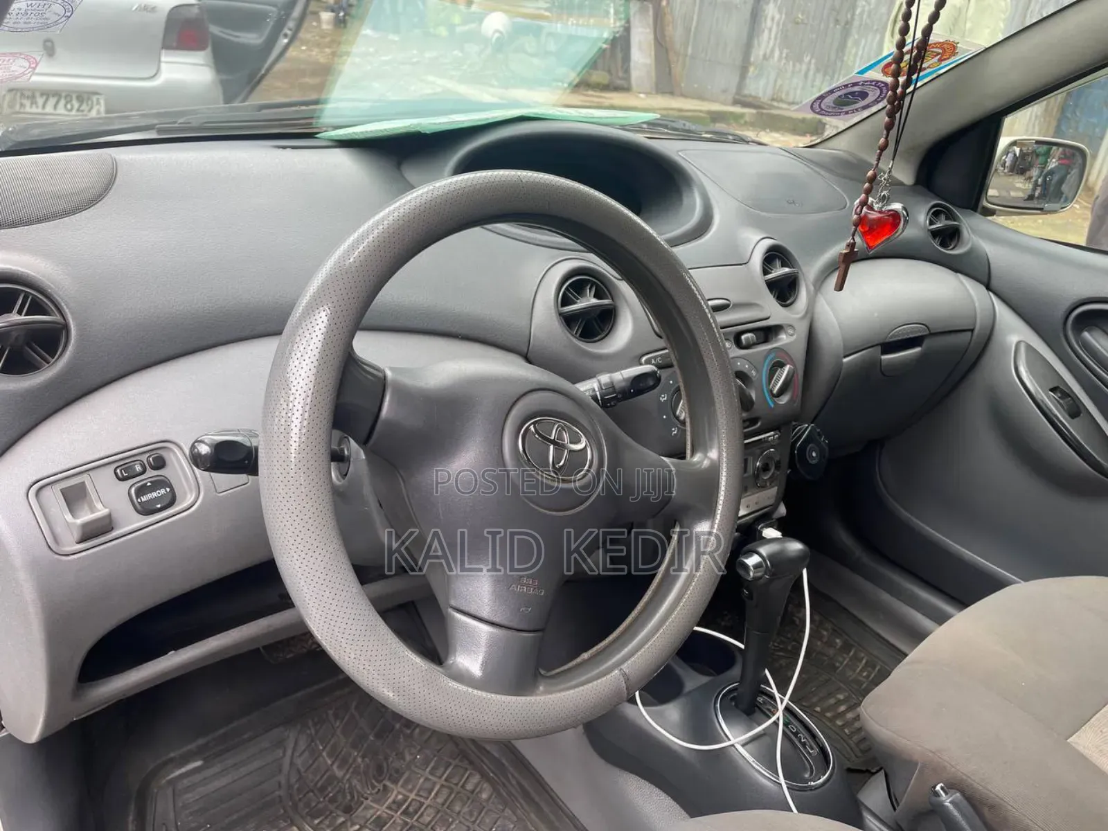 Toyota Vitz 2002 Silver