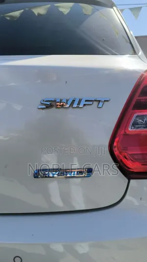 Suzuki Swift 2023 Silver