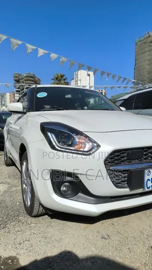 Photo - Suzuki Swift 2023 Silver