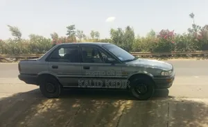Toyota Corolla 1990 Silver