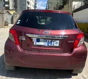 Toyota Yaris 2011 Burgundy