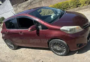 Photo - Toyota Yaris 2011 Burgundy