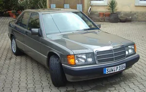 Photo - Mercedes-Benz 190E 1991 Gray