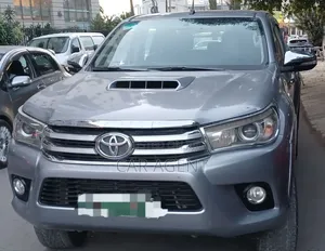 Photo - Toyota Hilux 2017 Gray