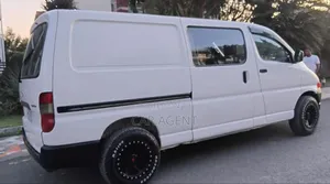Toyota HiAce 2006 White