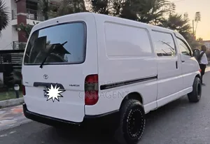 Toyota HiAce 2006 White