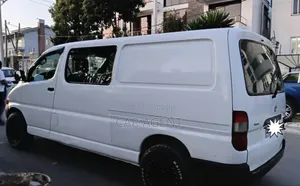 Toyota HiAce 2006 White