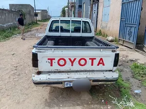 Toyota Hilux 1994 White