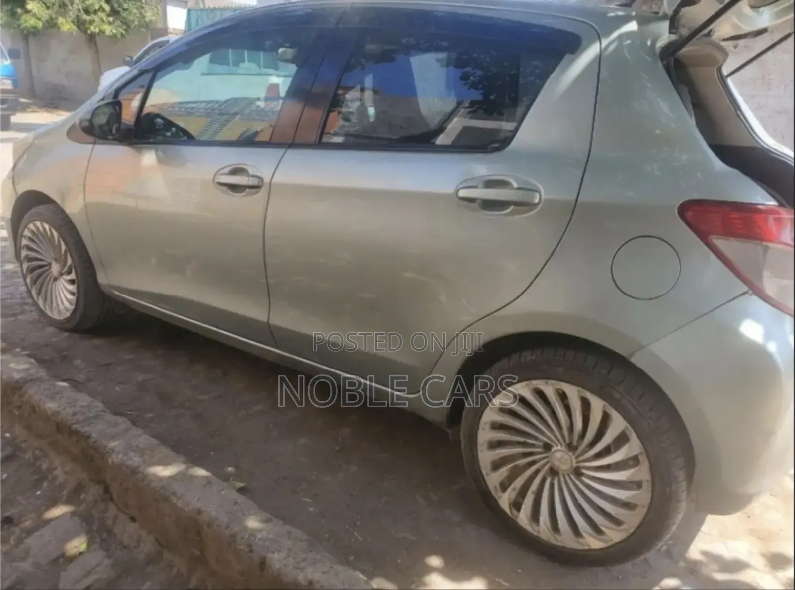 Toyota Yaris 2011 Silver