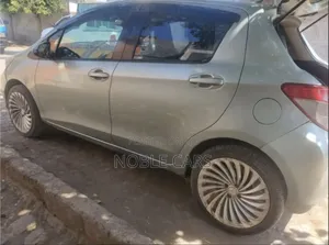 Toyota Yaris 2011 Silver