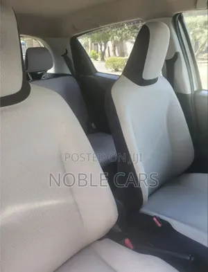 Toyota Yaris 2011 Silver