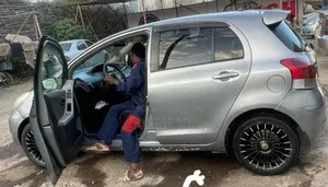Toyota Yaris 2010 Gray
