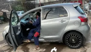 Toyota Yaris 2010 Gray