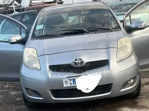 Toyota Yaris 2010 Gray