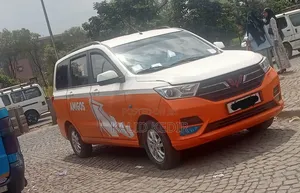 Wuling Hongguang S 2020 Orange