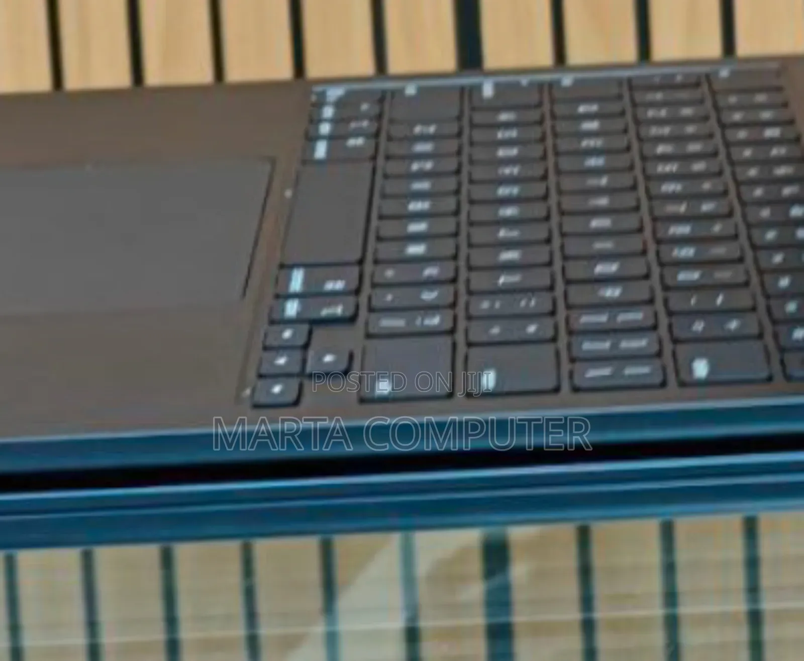 New Laptop Apple MacBook Air 2022 M2 8GB Apple M3 SSD 256GB