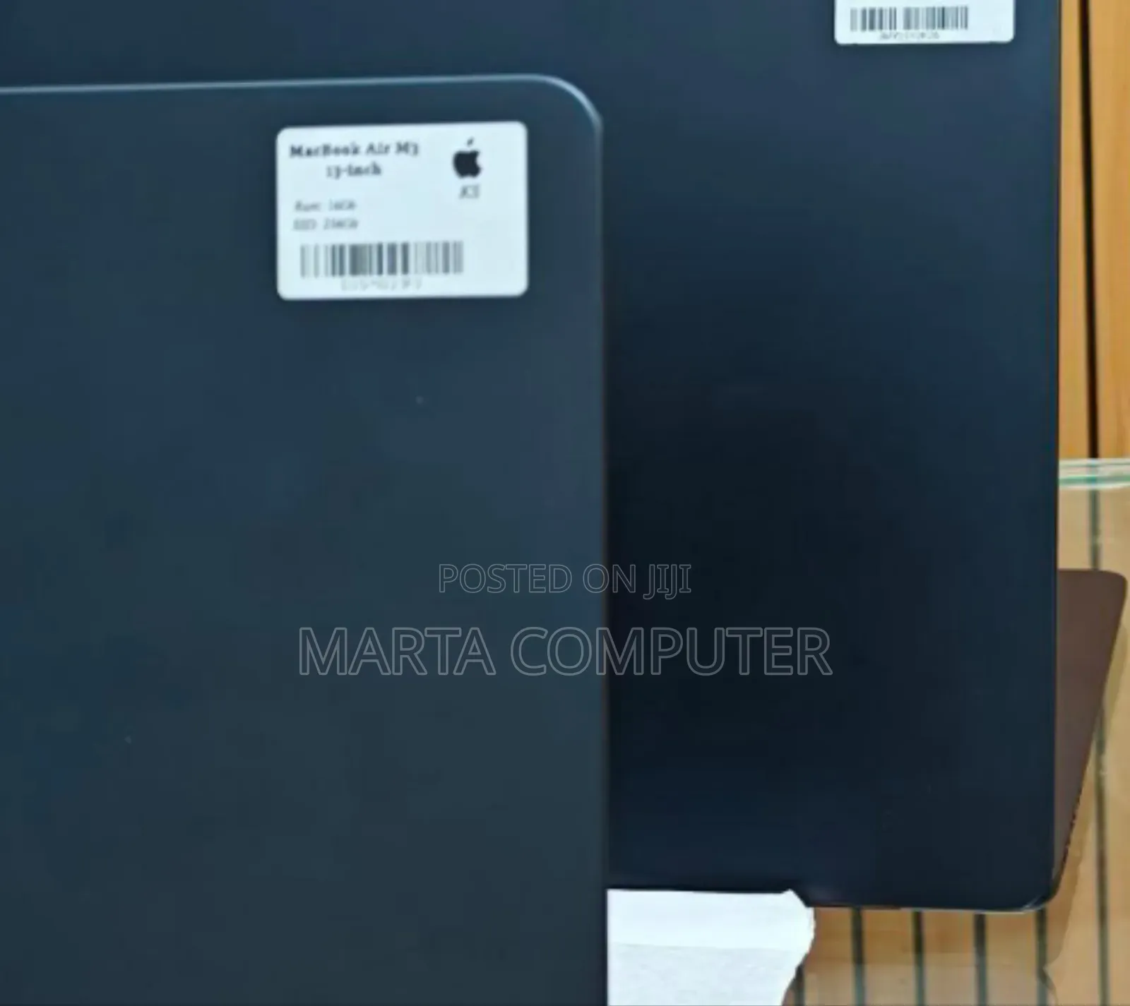 New Laptop Apple MacBook Air 2022 M2 8GB Apple M3 SSD 256GB