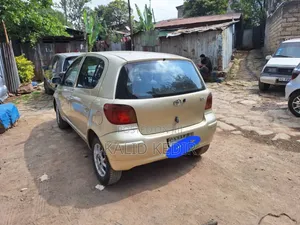 Toyota Vitz 2002 Gold
