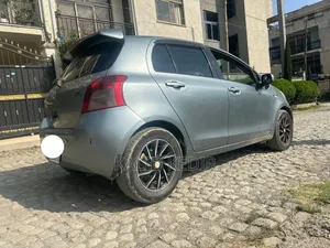 Photo - Toyota Yaris 2007 Silver