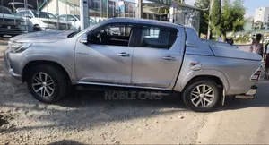 Toyota Hilux 2018 Gold