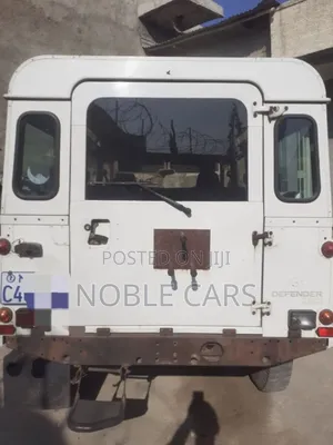 Land Rover Defender 2002 White