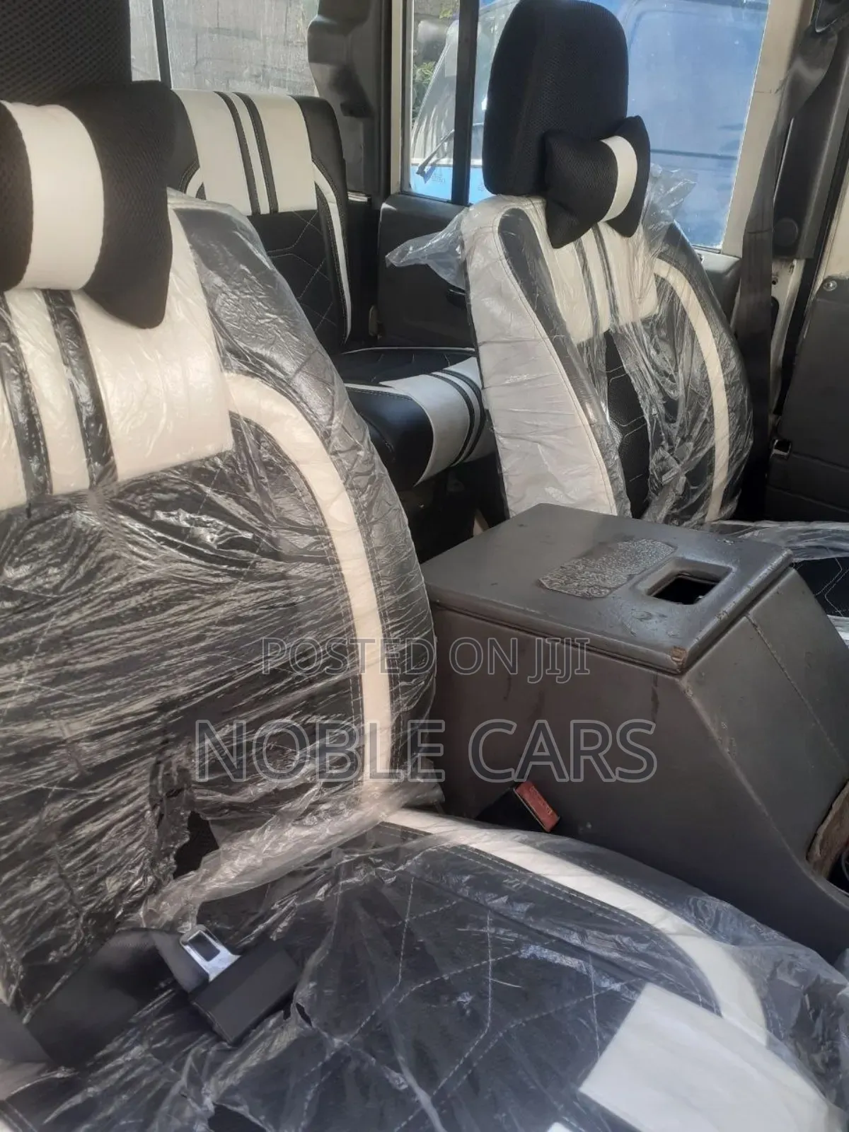 Land Rover Defender 2002 White