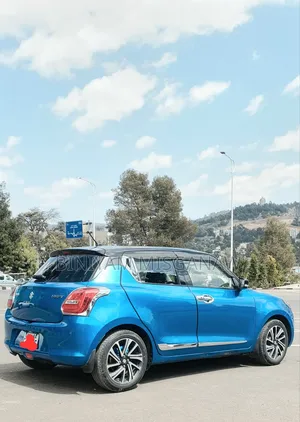 Suzuki Swift 2023 Blue