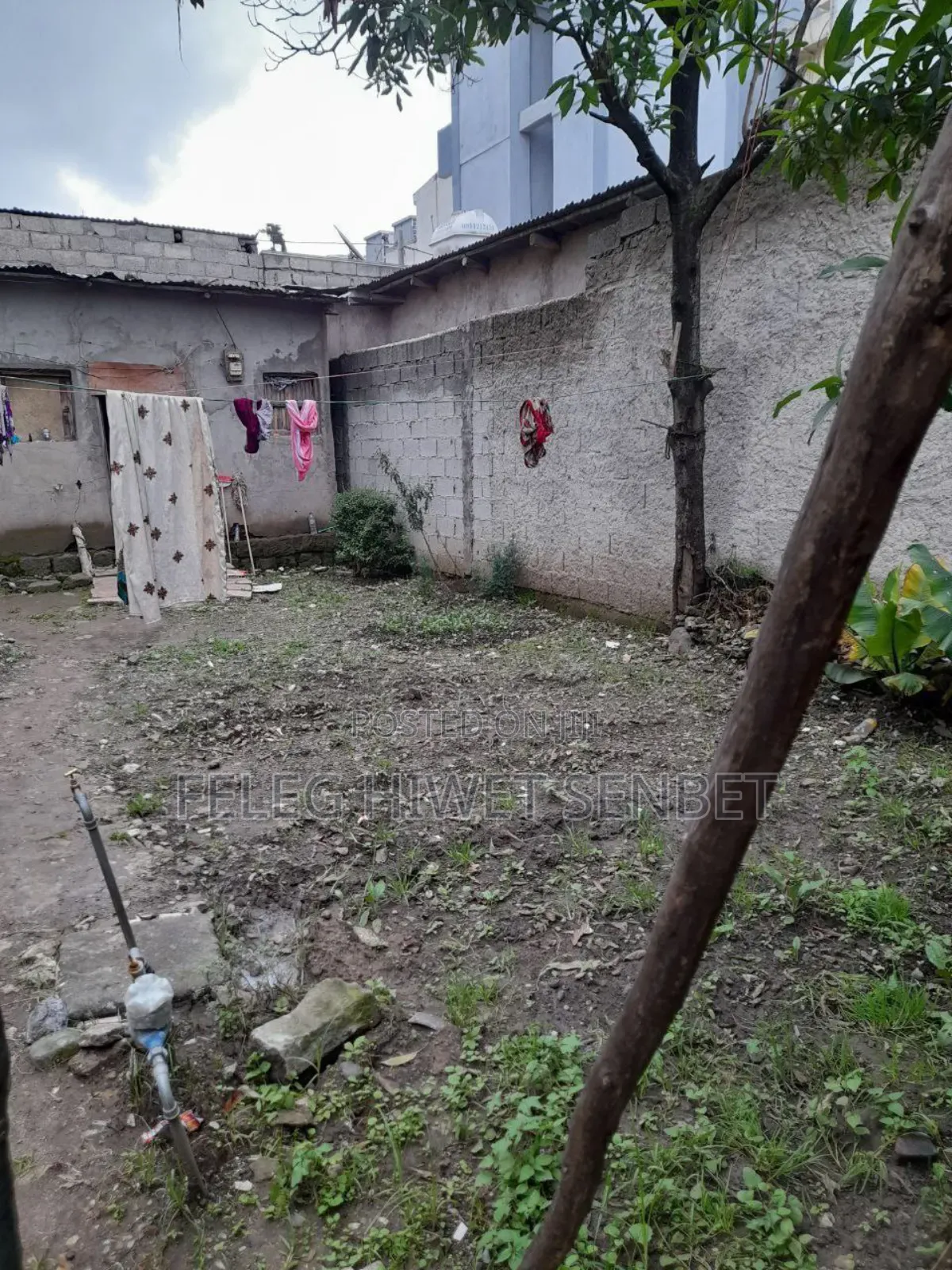 የሚሸጥ ሰርቪስ ያለዉ ቦታ