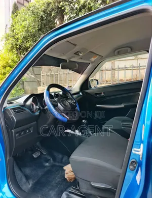 Suzuki Swift 2023 Blue