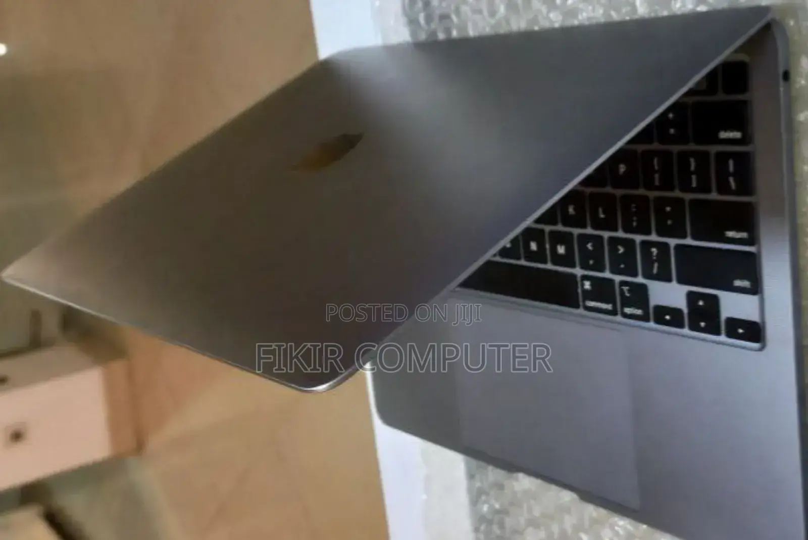 New Laptop Apple MacBook Pro 2020 M1 8GB Apple M1 SSD 256GB