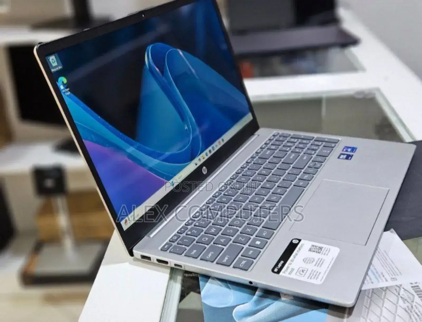 New Laptop HP G71T 16GB Intel Core Ultra 7 SSD 512GB