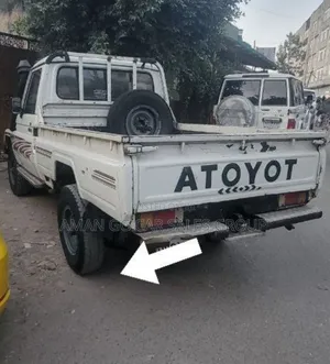 Toyota Land Cruiser 1990 White