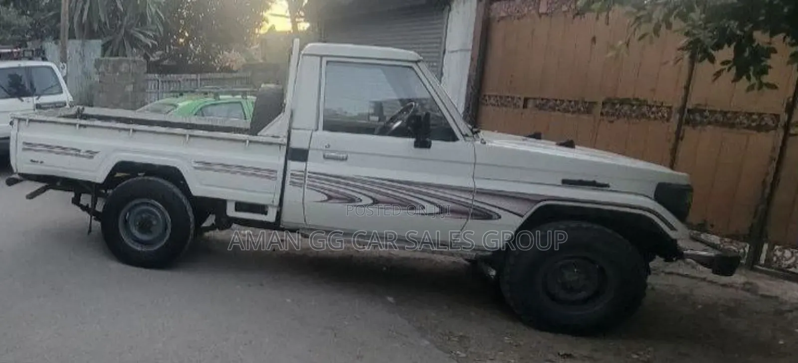 Toyota Land Cruiser 1990 White