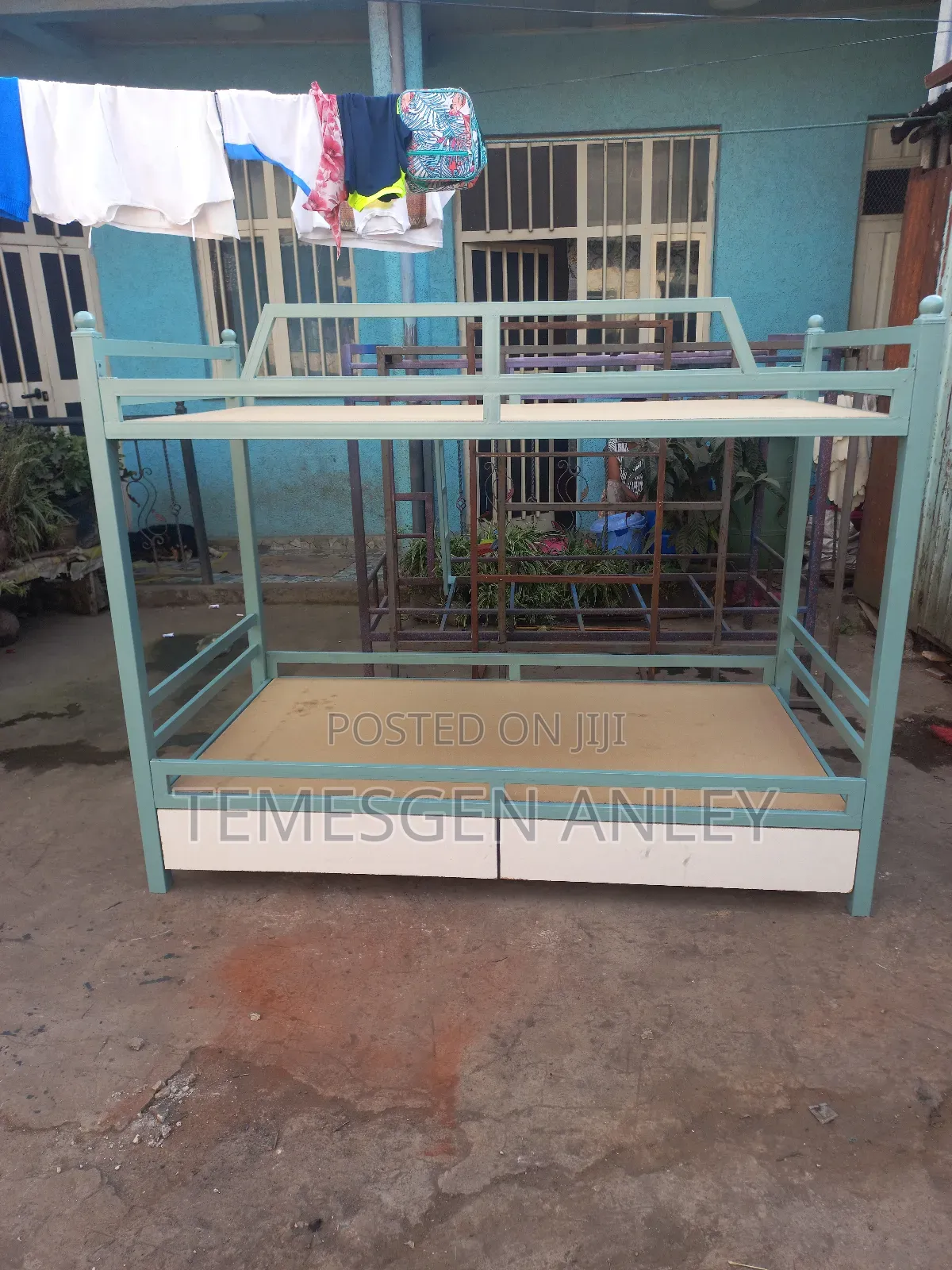 አዲስ ተተደራራቢ አልጋ