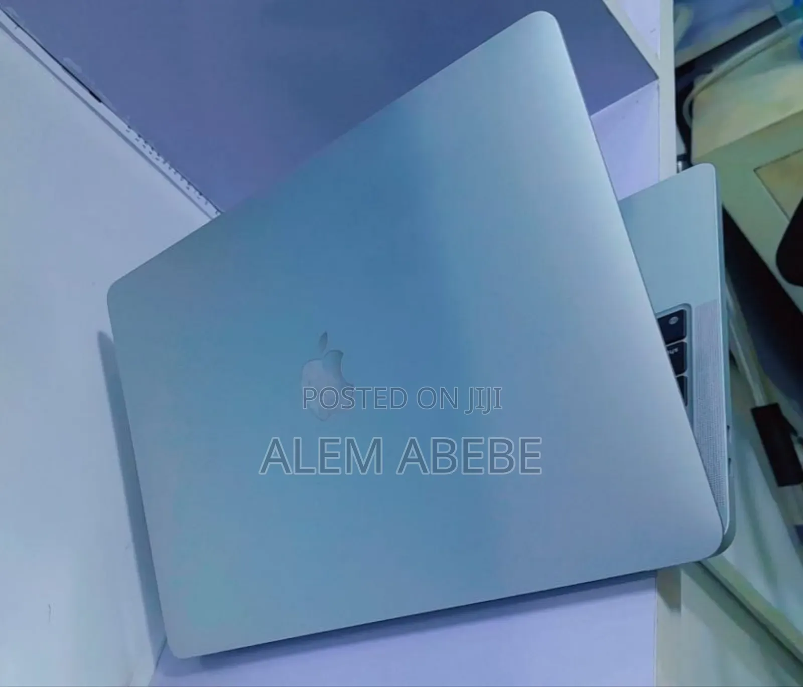 New Laptop Apple MacBook Pro 2022 M2 8GB Apple M2 SSD 256GB