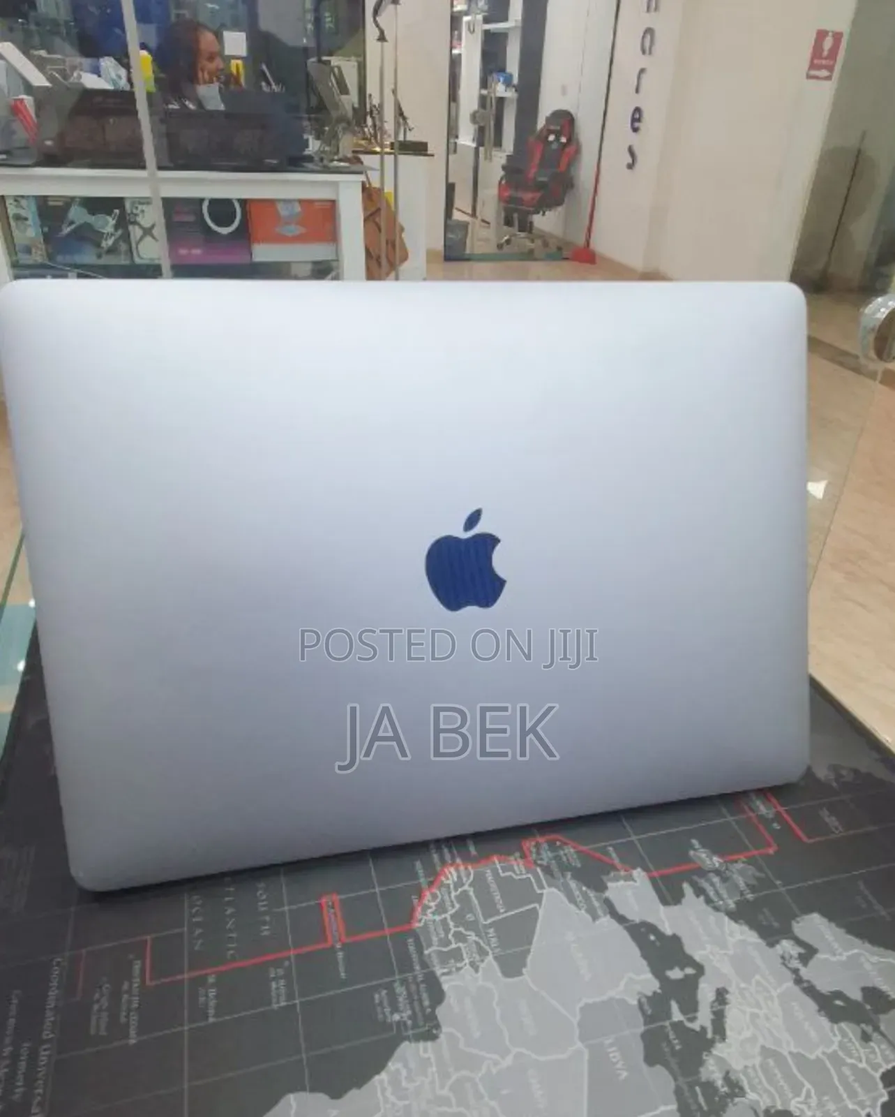 New Laptop Apple MacBook Pro 2022 M2 8GB Apple M2 SSD 256GB