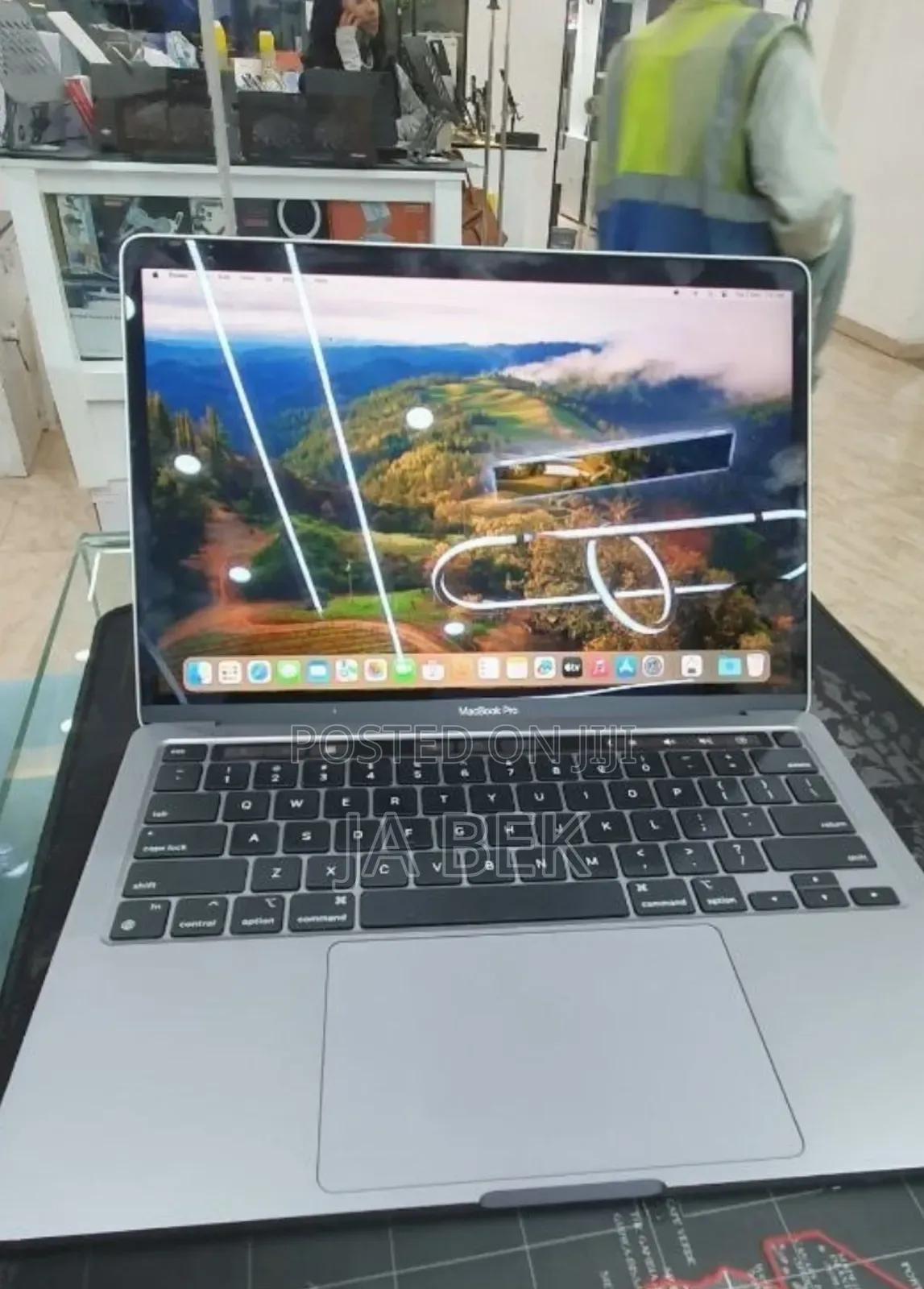 New Laptop Apple MacBook Pro 2022 M2 8GB Apple M2 SSD 256GB