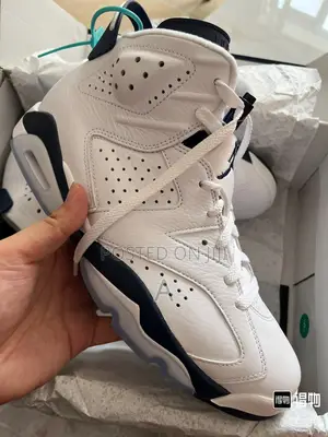 Photo - Air Jordan 6 Retro Midnight Navy